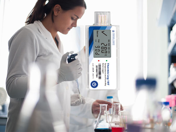 high-precision USB temperature datalogger for biological experiments